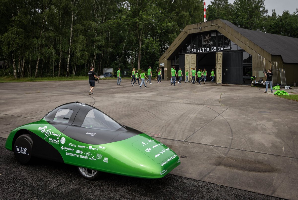 HyDrivenTwente's tweet photo. Behind the scenes of our car reveal. The car reveal was filmed at Airport Twente. We had access to one of the shelters in which we filmed most of the footage.
- - -
#greenteamtwente #gogreener #aurora3 #hydrogen #hydrogencar #reveal https://t.co/N9hcU9IRHs