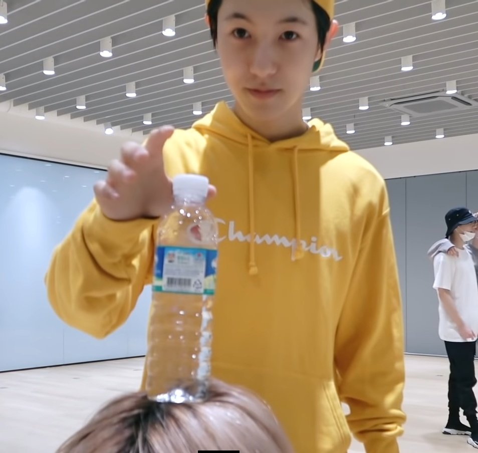 Renjun wearing yellow bc he literally owns the color ♡ : - a thread