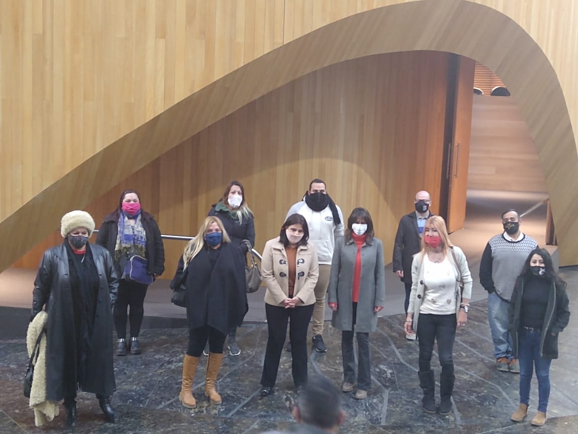 CbaDiversa's tweet photo. Agradecemos a las Legisladoras @nataliadlsok y @nadiavfernandezok por recibirnos junto a otras organizaciones LGBTIQ+ para avanzar en derechos para todas, todos y todes por las vías instruccionales. https://t.co/q9K8cwH6FZ