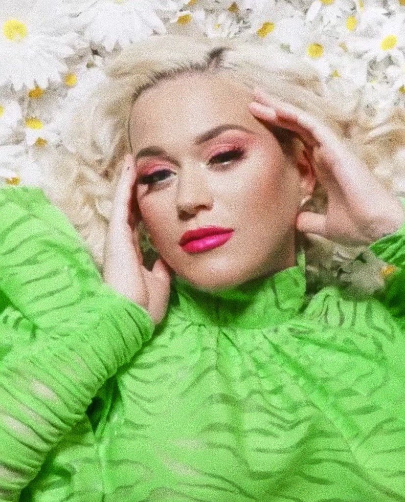 Another title track was confirmed by Katy herself, “Teary Eyes”, but the song is not linked to any bouquet but the fans think it could be “Sweet Escape” or the “What A Time To Be Alive”...I hope you enjoyed the thread and the most important: KP5 out August 14th.