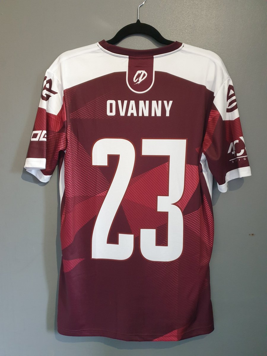 Ovanny12's tweet photo. The new @CoffinDodgersGG Jerseys are so nice... @FoxSakeGG has done an insane job on them #coffindodgers #CDGG #PUBG https://t.co/jbvF0QRkdJ