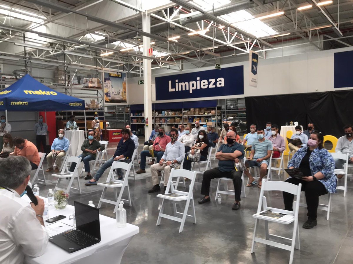 HosteleriaSev's tweet photo. 🗓🛒 Hoy hemos convocado a nuestros asociados para que conozcan la nueva campaña #MakroPlus de nuestra empresa colaboradora @makroESP
👩🏼💻 También hemos tenido ocasión de recordar la normativa actual en la hostelería en esta #nuevanormalidad.
#OrgullososDeServir https://t.co/qr6Havwgmk