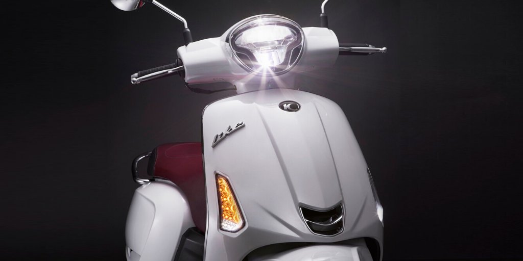KYMCO_es's tweet photo. #Like125 incorpora un sistema de luces enteramente de LED que, gracias a la ubicación baja de su luz de posición y de los intermitentes, ofrece un conjunto de alta visibilidad. 🔦💢😍 https://t.co/gOGaTMrB3j https://t.co/oYyu0uNc8k