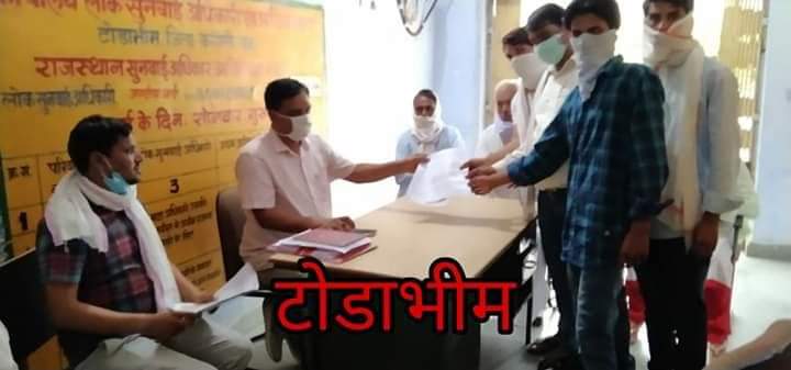 RajeshVasava82's tweet photo. राजस्थान के साथियों ने केवड़िया कोलोनी विस्तार मे आदिवासीयों की जमीन अधिग्रहण और SOU कानून के खिलाफ कई तहसिल - जिलो मे ज्ञापन दिया।
आप सभी का तहेदिल से शुक्रिया।
#StatueofDisplacement
#SaveKevadiaSaveTribals
#StandWithKevadia https://t.co/saI0nOBxJs