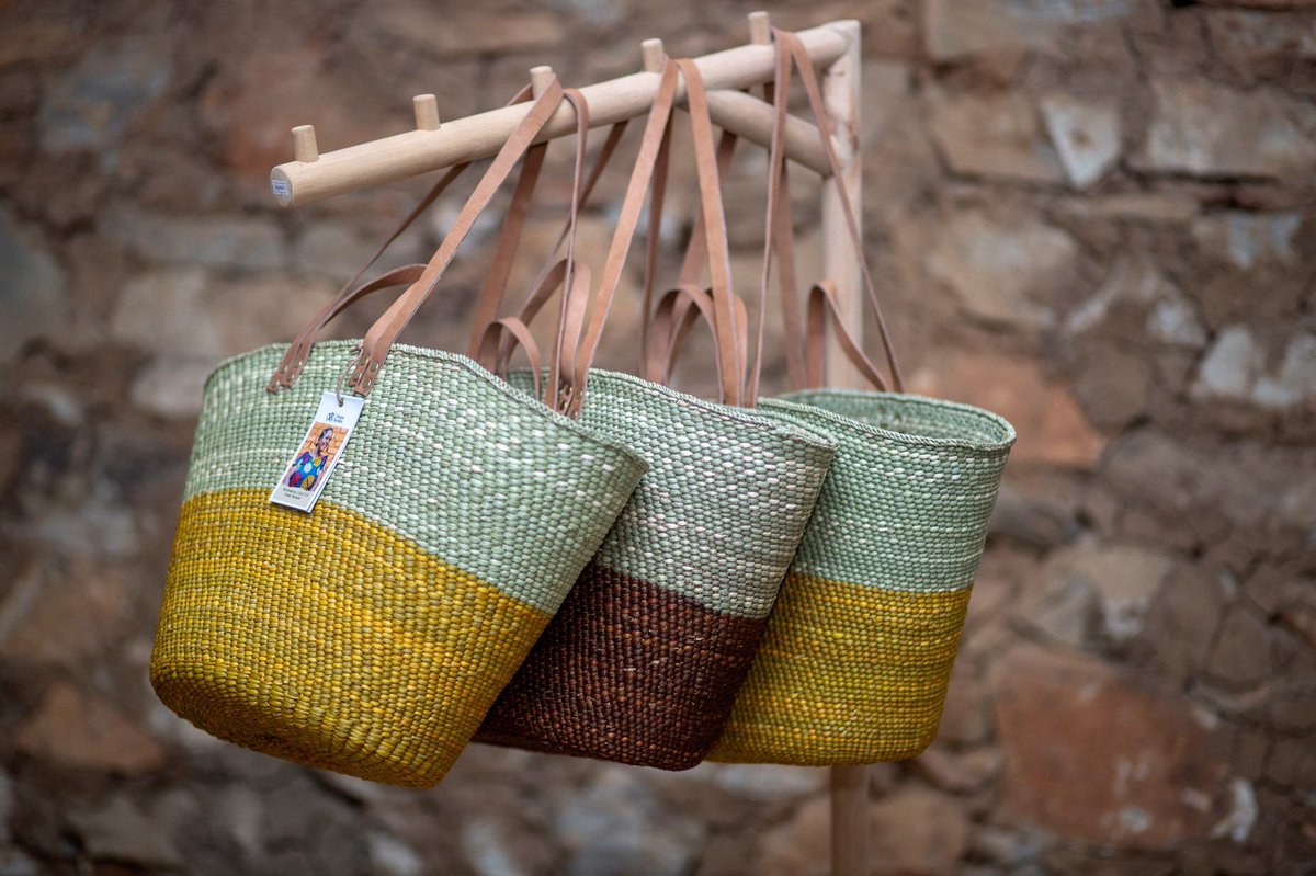 VikapuBomba's tweet photo. @vikapubomba Large Tote Bags handwoven by rural women in Iringa Region.
For generations, basket hand weaving had been traditionally practiced by women in Iringa and Njombe but was abandoned by many due to lack of opportunities and market.
#iringabaskets
#vikapubomba🇹🇿 https://t.co/Jphnv5XgDV