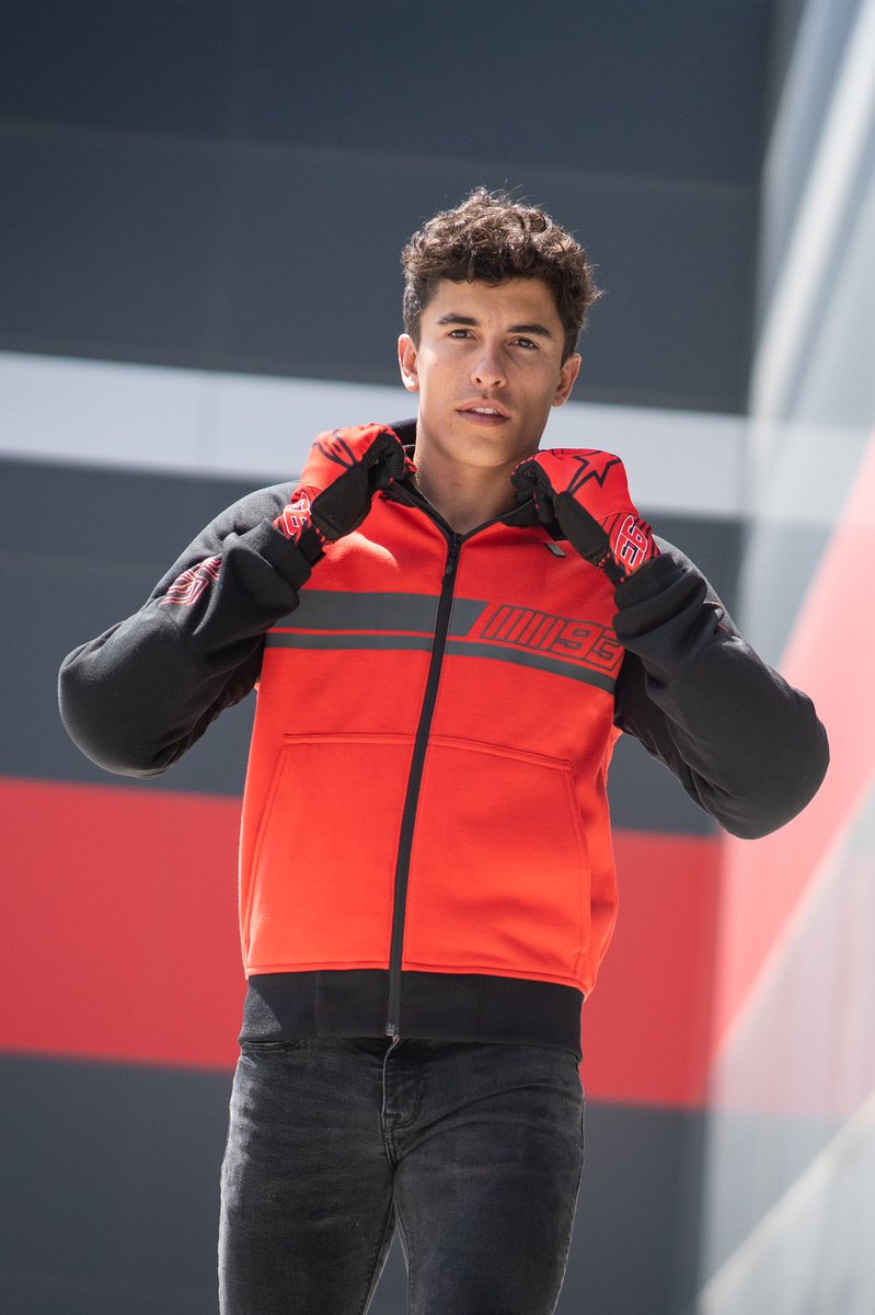marcmarquez93's tweet photo. Nueva colección con @alpinestars! Espero que os guste! ✊🏼
New collection with @alpinestars! I hope you like it! 😄
#AstarsMM93Collection #AlpinestarsProtects #MotoGP #MM93  
➡️ https://t.co/aqXBHBeHOM https://t.co/8Hs2z4dNBA