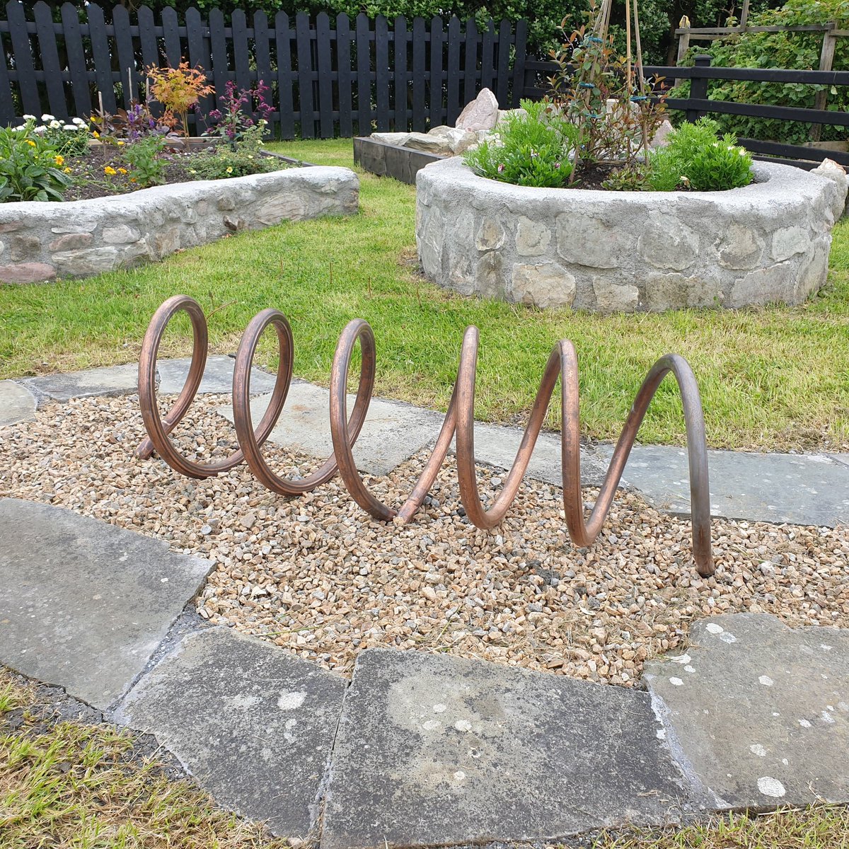 achillproperty's tweet photo. Finishing touches to the gáirdín with a bit of recycling sculpture, using the coils from a copper cylinder ☺ Credit to my auld lad for the idea and execution #recycledmaterials  #reuse #gardenart #achillislandproperty https://t.co/fqq1EJ5LDl