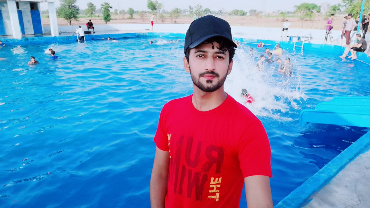 SARMAD_CHEEEMA's tweet photo. Mery Pas Nahany K lie Pool hai Tumhary Pas kia hai😜 https://t.co/5sYSHkrZ91