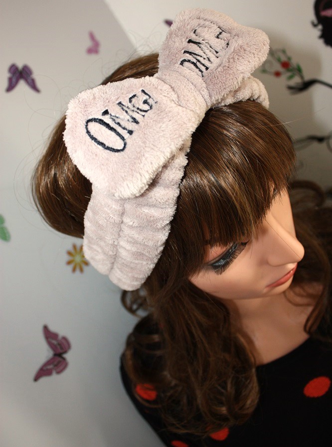 EirlFee's tweet photo. Bandeau maquillage OMG taupe
Mets tes cheveux en arrière pour dégager ton joli visage avec ce bandeau doux et confortable !
https://t.co/DhTVHpkEbu
#bandeaumaquillage #omg #laféebeauté #bandeaucheveux https://t.co/FcZU3z74gH