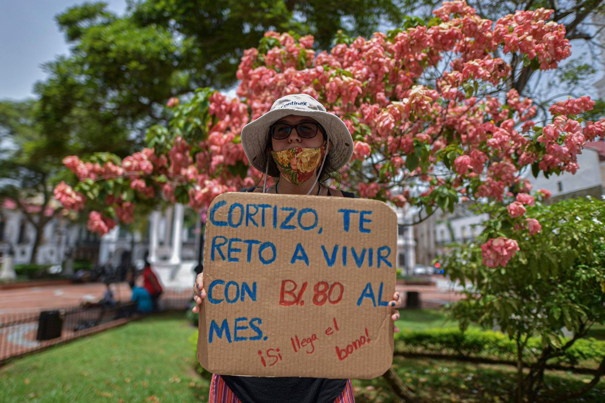 The Panamanian people have demanded the resignation of Vice President Gaby Carrizo and the Minister of Public Works, Rafael Sabonge, for all the scandals that have occurred due to a modular hospital.