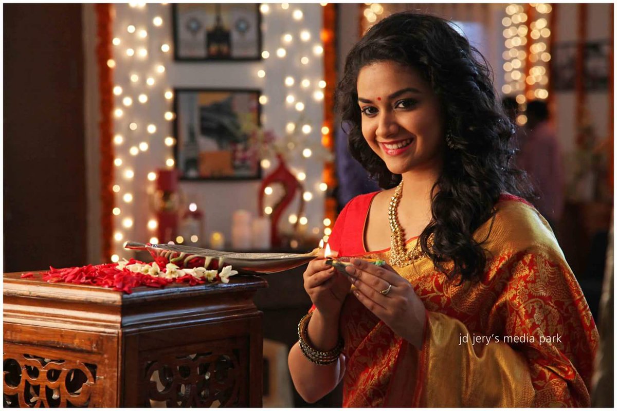sanjay_25_m_15's tweet photo. Show all LOVE to #KeerthySuresh 
#KeerthyBDayGalaIn100D 
@KeerthyOfficial ♥️ https://t.co/CtpUqfo4oy