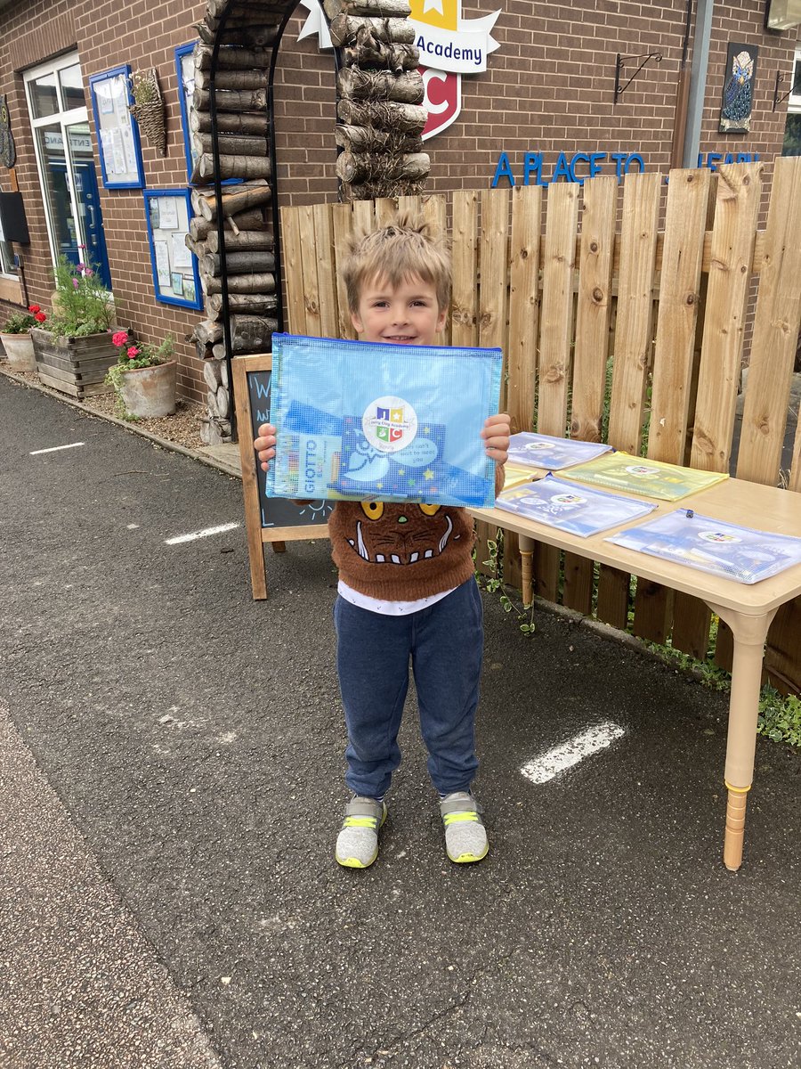 Sammy_Vol's tweet photo. Picking up our @JCAWakefield Starter Pack for September @Aquadave99 how is time for School already?xxx https://t.co/70hNxvmytl
