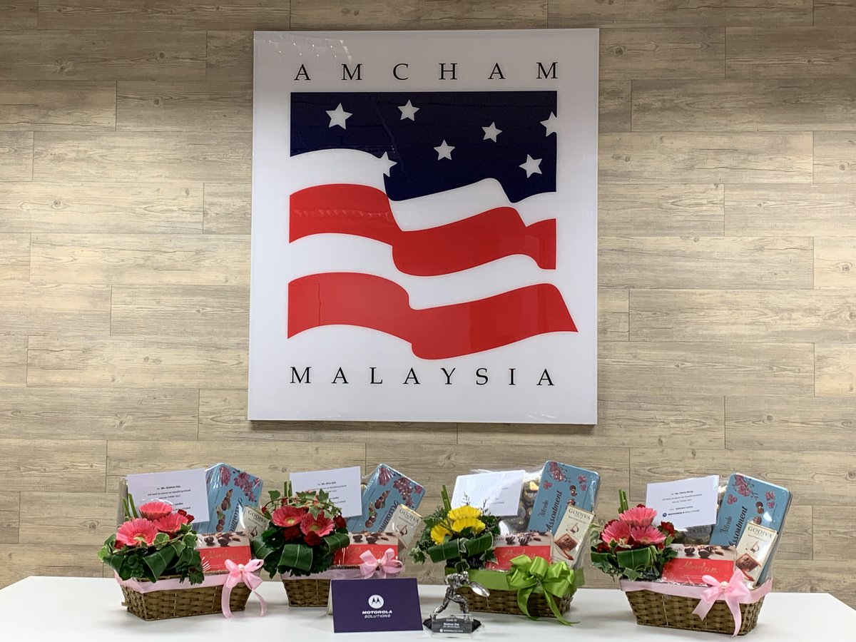 AmChamMalaysia's tweet photo. Shout-out to @SolomonLorthu, MD of @MotoSolutions, one of our long-standing members for their very kind generosity of sending the team chocolate hampers along with a "Captain America" pewter statue reading "Super Heroics" dedicated to our beloved CEO, @SiobhanDas
#covid19 #MAEI https://t.co/ph1GJ8eVwo