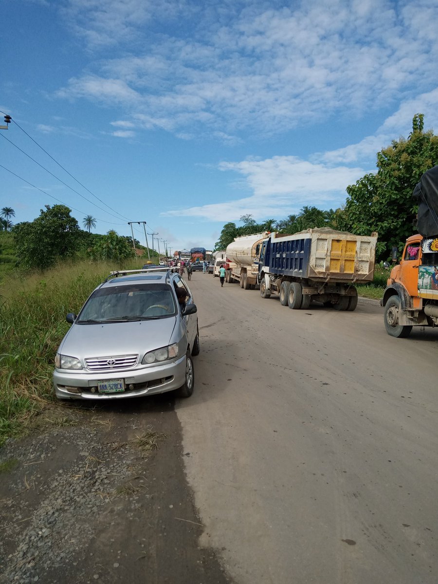 This is Odukpani junction, Calabar, a federal high and only way to Calabar. We have been here since yesterday morning bcos a soldier shot and flattened truck tyres that eventually blocked the road.@FMWHNIG <a href="/tundefashola/">Babatunde Fashola</a> <a href="/lindaikeji/">Linda Ikeji Blog</a>