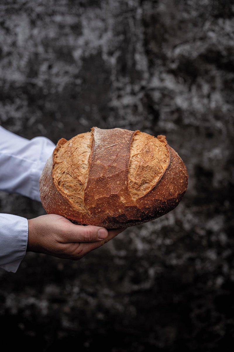 PastryRev's tweet photo. 💥NOVEDAD EDITORIAL💥
➡️ #PR44 ~ #SalsasDulces
🥖 'PAN DE HOGAZA' de @crostaogitegia
👅 Sus ingredientes, la masa madre y su larga fermentación dan como resultado un pan muy aromático y de gran sabor
📷 @Mikel_Ponce 

📚Ejemplares: https://t.co/iyGPJaoWgS https://t.co/qEPuh7B9Ky