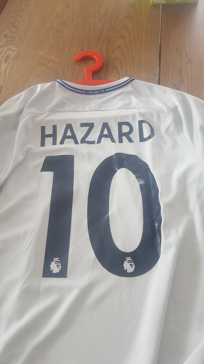 stefcoucou's tweet photo. @hazardeden10  a vendre 100 e . remise en main propre si poss.. hainaut Belgique https://t.co/W79o7Y51i9