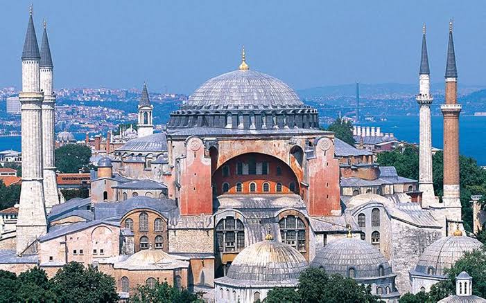 MSCO5's tweet photo. #SONDAKİKA
Danıştay oy birliğiyle
27.11 1934 tarihili Ayasofya kararını iptal etti.
Cami olmalı dedi https://t.co/RaYWw5LjvC