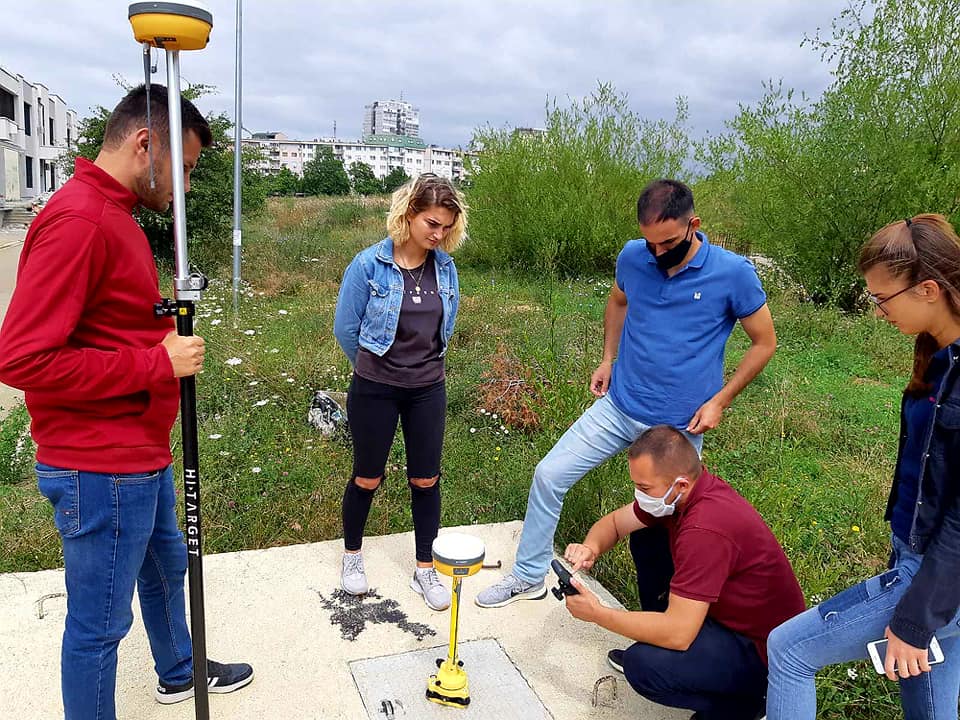 hitargetglobal's tweet photo. Using Hi-Target V30 Plus, during a configuration and testing of GPS #RTK system based and rover with smart UHF communication, our partner AGEO & CO L.L.C reached a signal of about 4 to 5 KM airline urban area in Kosovo yesterday.
https://t.co/YSkfBbtuIX
#hitarget #V30Plus #GNSS https://t.co/PZ7dwqeoHT