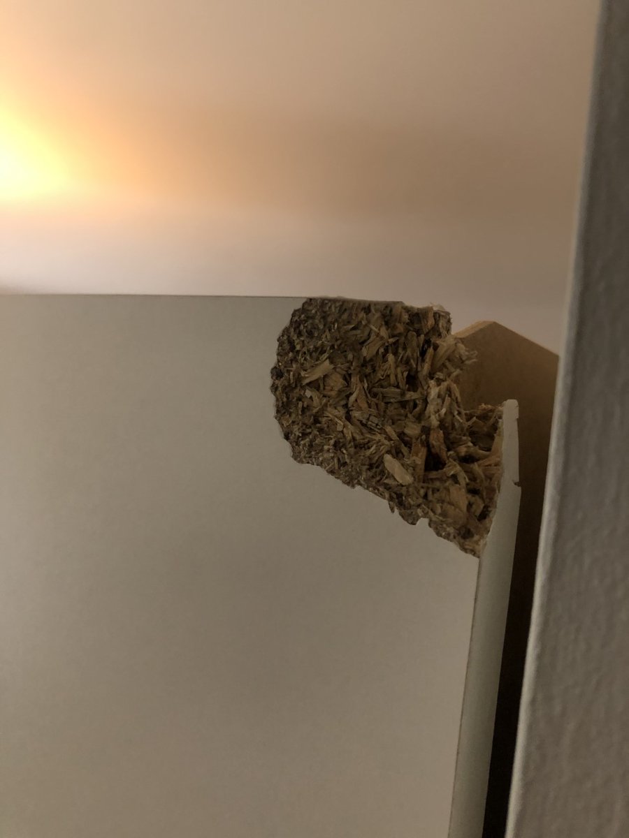 Vicky_Finch's tweet photo. @verynetwork Complaint 22533239-1593696018 - I ordered a 5 door glass wardrobe which turned up after 4 failed deliveries, 4 weeks late and the item turned up damaged!! I was told Id get a response in 48 hours. (1 week ago!) Absolutely shocking. I have more images if need be... https://t.co/78DXvuqod4
