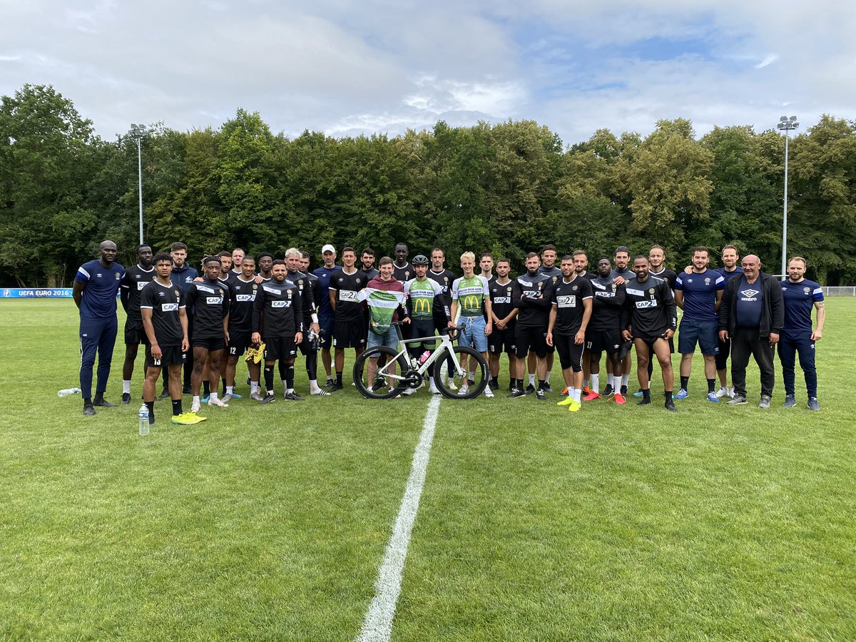 Le projet <a href="/roulerpouraider/">Rouler pour aider</a> était présent ce matin à Gouvieux auprès des joueurs ! 
J-18 avant le grand départ Lille/Nice ! #JouonsLaCollectif 🚲⚽️