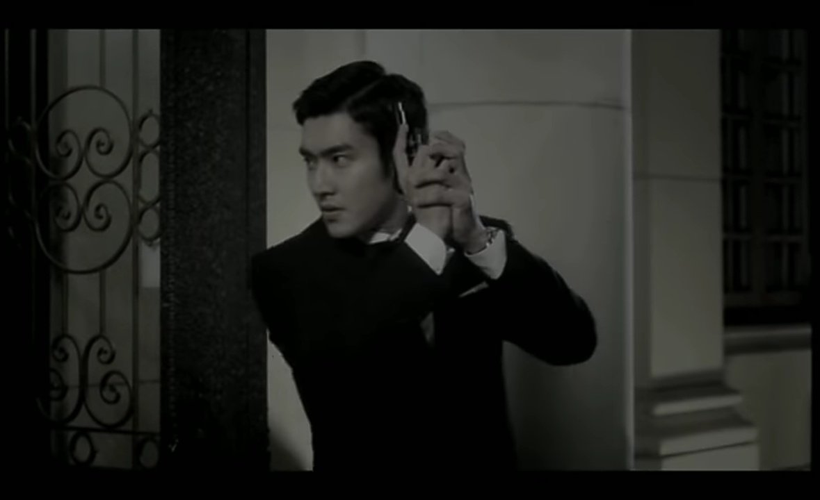 2. SNSD - Hoot (2010) x Siwon