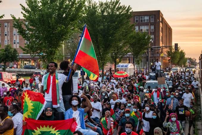 WhiteCollarMag_'s tweet photo. LATEST: Ethiopia's death toll in violence following murder of prominent Oromo singer rises to 239 https://t.co/U4id3g2EeY