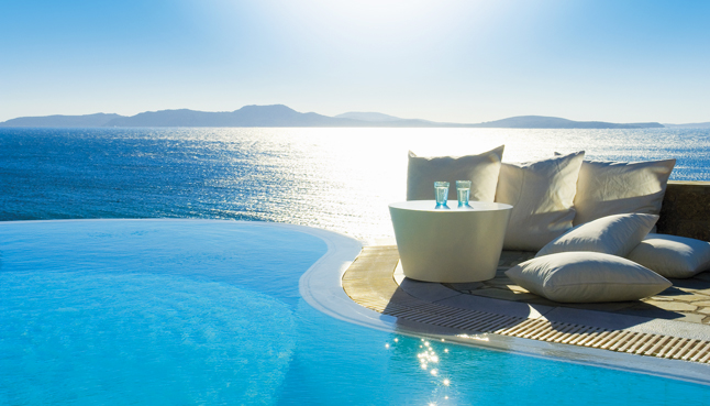 🌊 No hay sensación más placentera y de mayor libertad que la de darse un buen chapuzón o un baño relajante en una piscina infinity pool. Es una experiencia, sin duda, para todos los sentidos.👌

👉Mira: ow.ly/i3DM50AsDaz

#tudecora_com #decoverano #mueblesdecalidad