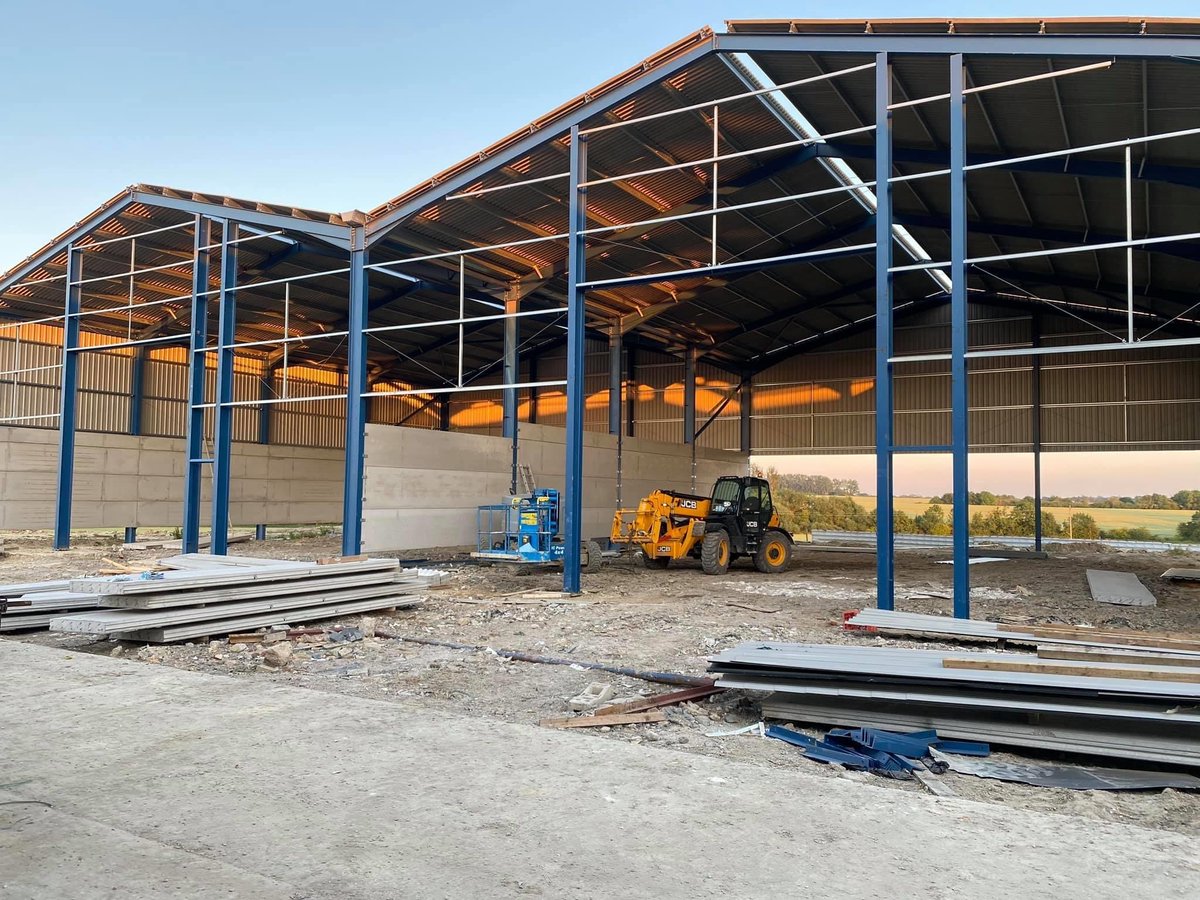 GHConstruction's tweet photo. Check out these progress pictures of an 80’ x 60’ grain store with a side apex extension of the same size that we're constructing in Stansted! Concrete panels to a height of 3.5m used and supplied by sister company @concretepanels #grain #steelframebuilding #farming #agriculture https://t.co/T1ZaBrPCjz