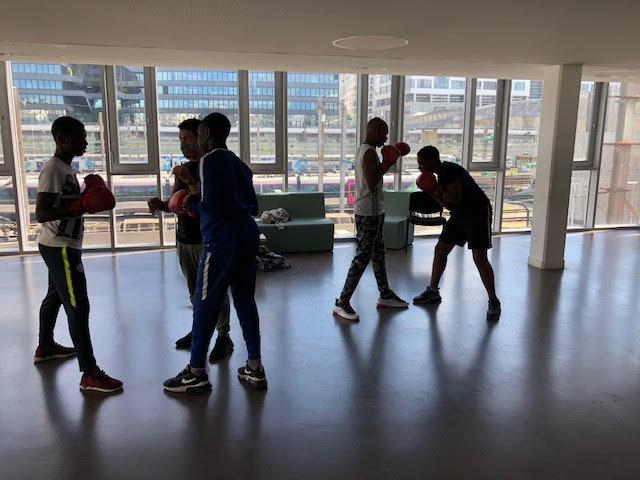 clg_Roseblanche's tweet photo. #VacancesApprenantes au @clg_Roseblanche : une trentaine d'élèves présents pour des ateliers sportifs, jeux, cuisine en anglais, visites sous le🌞 de Paris. Merci aux professeurs et aux animateurs de la ville de @Paris pour leur travail !
@Academie_Paris @geoffroyboulard @paris17 https://t.co/goc3w6daD3