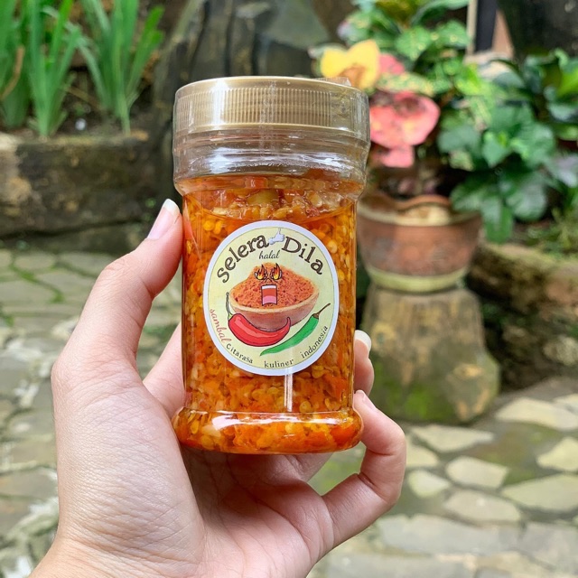 widyong's tweet photo. Saya menjual Sambal Selera Dila seharga Rp24.000. Dapatkan produk ini hanya di Shopee! https://t.co/A8j10SvK1e #ShopeeID https://t.co/zgueXf4Sp8