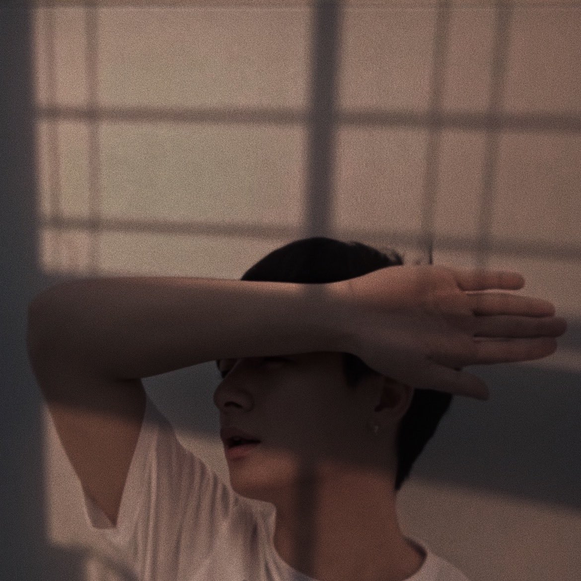 ahsingto's tweet photo. 𝘾𝙝𝙚𝙘𝙠𝙥𝙤𝙞𝙣𝙩 
— Singto x Krist AU (18+) 

Menjadi minoritas memang tak pernah menyenangkan. Mereka akan bilang kalau aksen Bahasa Inggrismu aneh dan mengeluh kenapa kau tak bisa seperti Singto Prachaya.

Sebuah cerita paling 'Netflix' dari seorang anak pindahan Thailand. https://t.co/AKRnfLYKzC