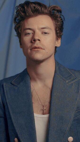 TuaFoto's tweet photo. hey angel do you know the reason why we look up to the sky? @alltoostyles ✨ https://t.co/b8zWm0UYYU
