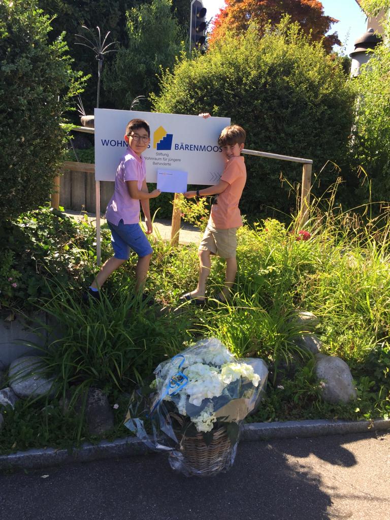 RotaryZInt's tweet photo. Greetings from Bärenmoos. We have supported Bärenmoos many years. This time some of our dear members came together and delivered a pot plant (Hortensien) and a letter. If not possible to do hands on due to Covid there is still a way to bring hope and kindness. They say thank you https://t.co/jXBtGYLanf