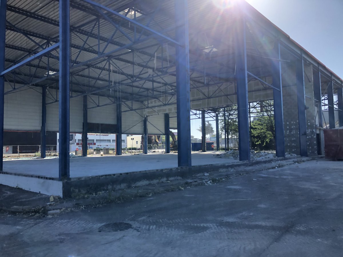 Déconstruction en cours le long de la RN6 à Saint-Priest pour le compte de <a href="/lidlfrance/">Lidl France</a> #STALTP