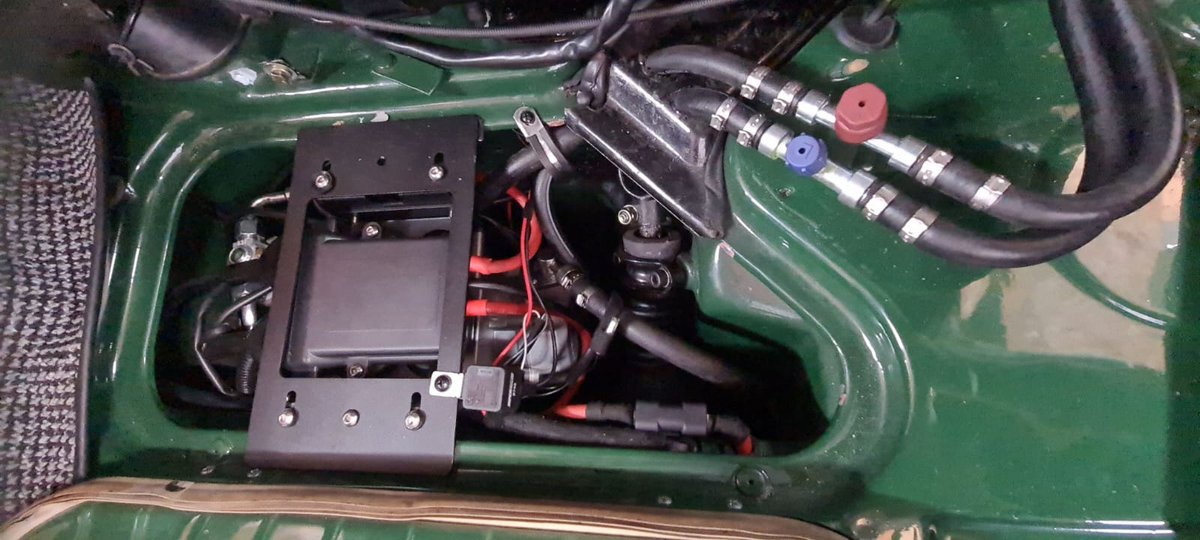 ClassicRetrofit's tweet photo. Love this installation of our high output alternator and electric air conditioning system on a beautifully retrimmed 1969 Irish Green Porsche 912! https://t.co/c9hzdSPtnJ https://t.co/4JowVFtEYR