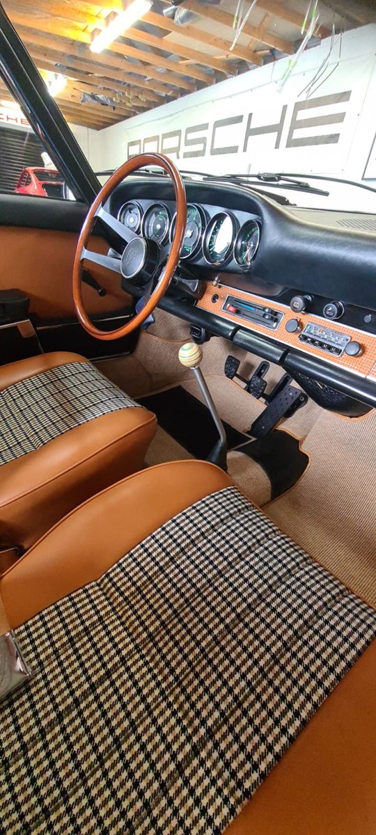 ClassicRetrofit's tweet photo. Love this installation of our high output alternator and electric air conditioning system on a beautifully retrimmed 1969 Irish Green Porsche 912! https://t.co/c9hzdSPtnJ https://t.co/4JowVFtEYR