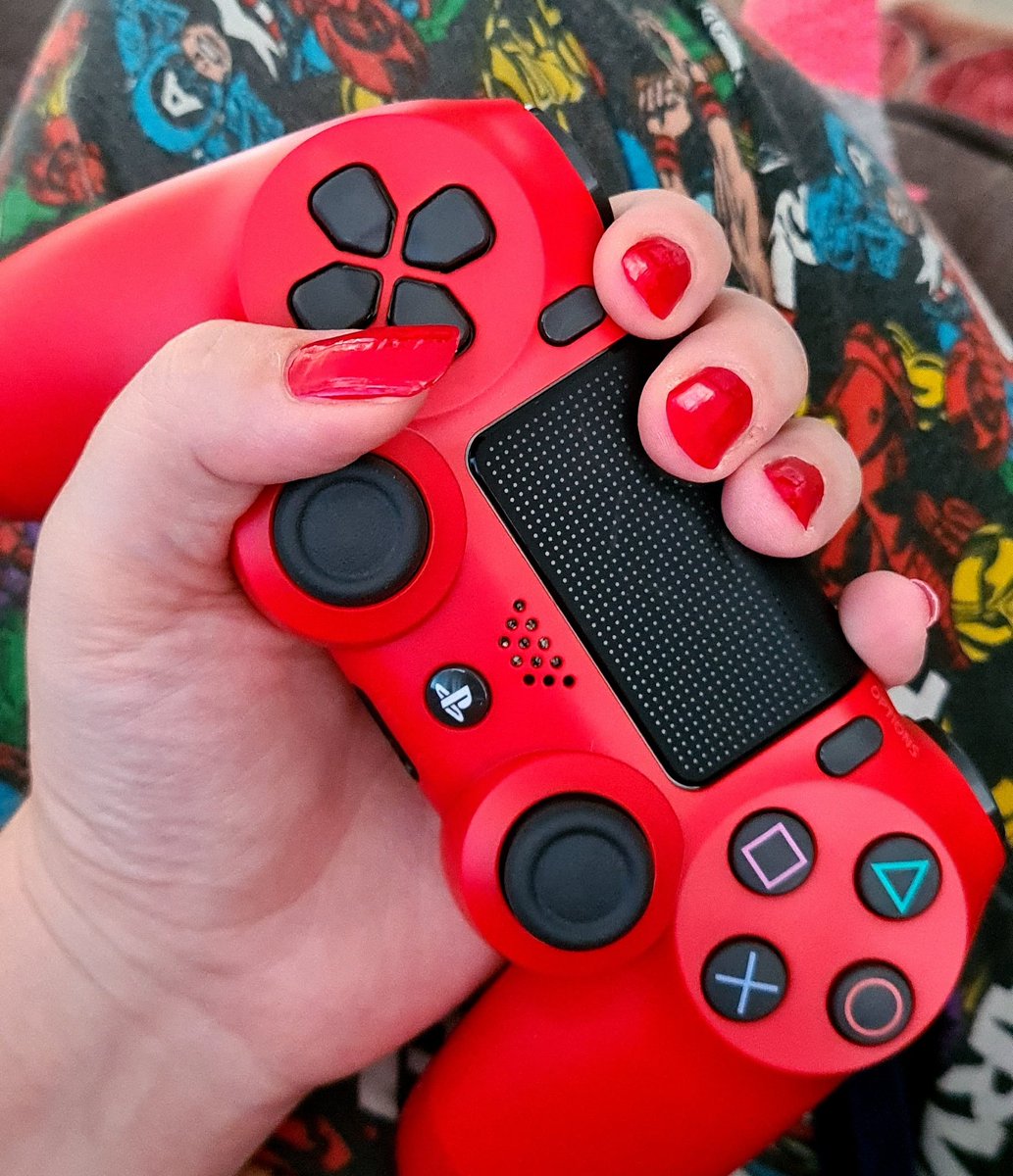 ChubbyGamerGir1's tweet photo. Its a new controller kind of day!
Thanks to @crazziet__ for having the competition and my luck (for a change) and actually winning it haha.
#ps4 @newcontroller #magmared #competitionwinner #pigswontflytoday #gamergirl #chubbygamergirl https://t.co/5xbdB2SsSK