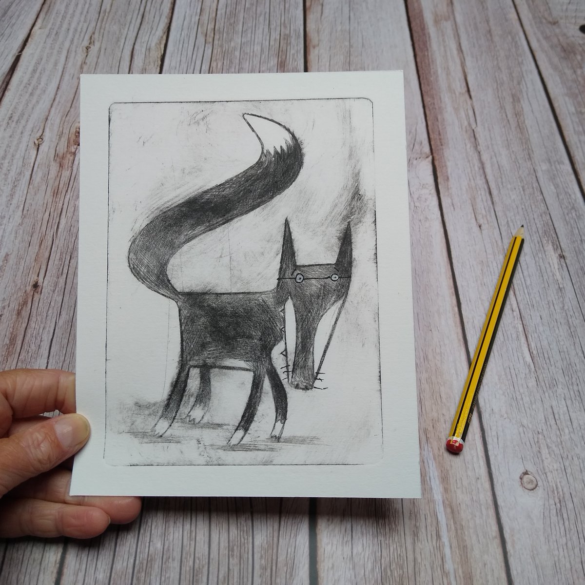 Lucygell's tweet photo. Tiny specks...on a fox!⁠
⁠
A small dry point etching printed by hand.⁠

#foxes #handmadeprint⁠
#originalnotdigital #printmakers ⁠
#etchings #etchingart #etchingplate ⁠
#drypoint #drypointetching #drypointprint⁠ https://t.co/Q0A4UfC1ha