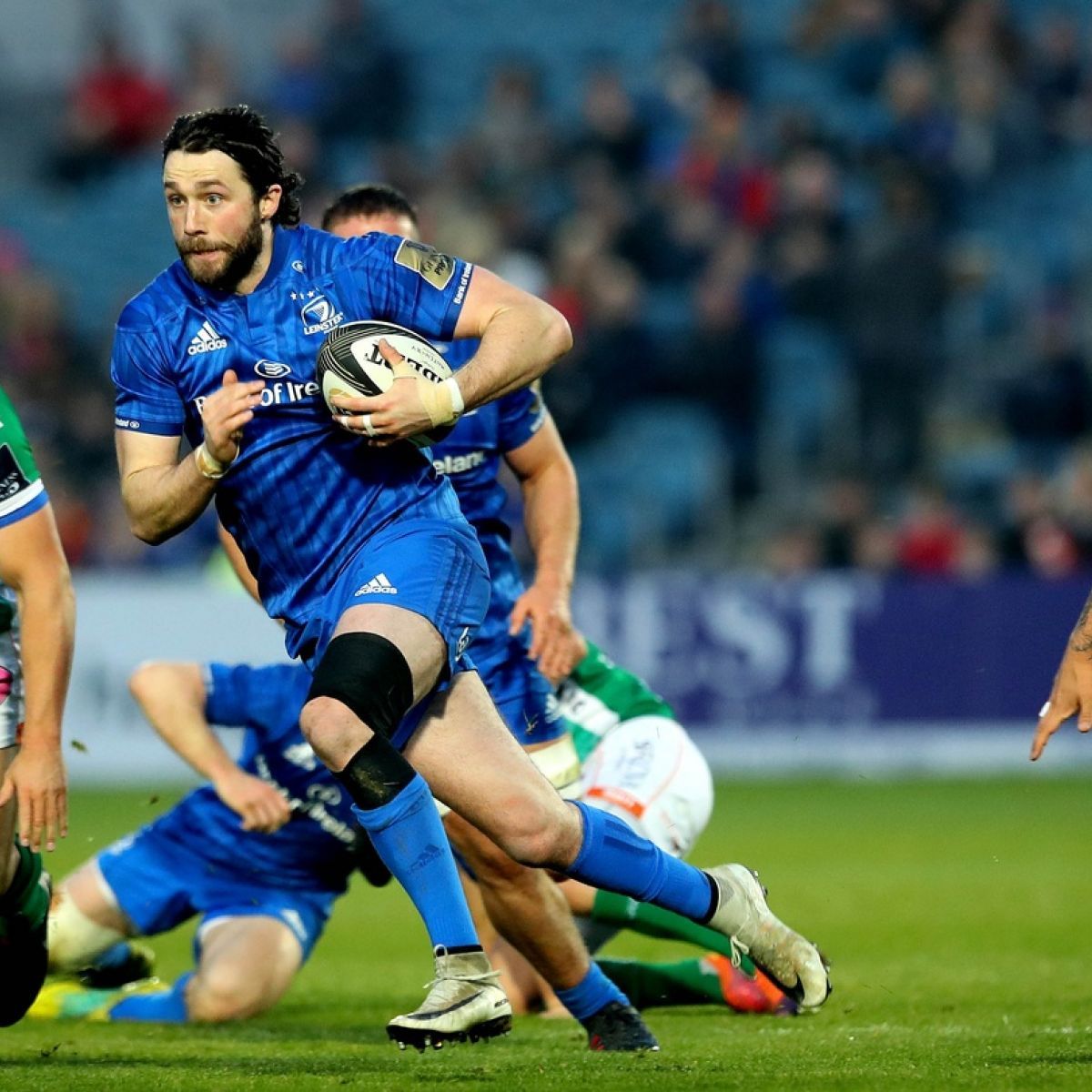 sideline_cut's tweet photo. Leinster winger Barry Daly forced into retirement due to knee injury at only 27 years of age! Should we be worried at the growing trend of players retiring from Rugby so young? #rugby #rugbyunion #leinster #leinsterrugby #irfu https://t.co/8jrpbHUjDS