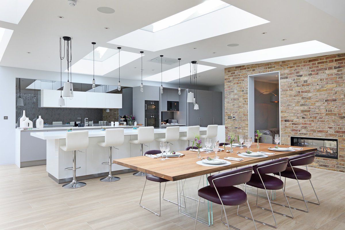 Tuesday Treat

How fabulous is the mirror splashback on this stunning <a href="/PoggenpohlBrand/">Poggenpohl Kitchens</a> ? Let us know what you think.
