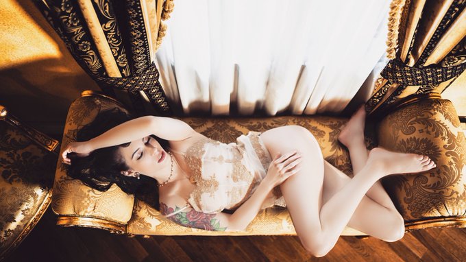 Your sky all hung with jewels 💖 https://t.co/RYAEvjBPvS