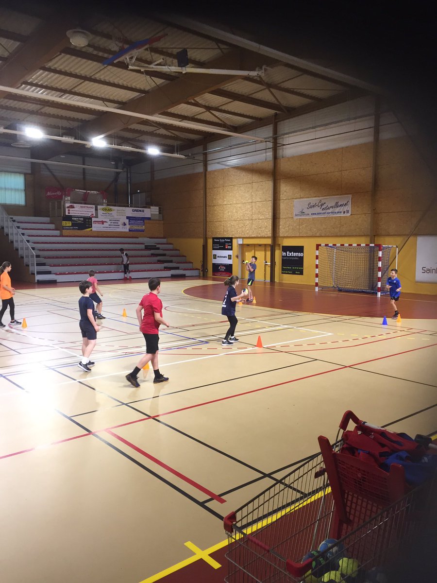 StCyrHB's tweet photo. Stage Hand Perf’ Academy avec Ibrahima DIAW et Jeffrey M’TIMA https://t.co/5A1QKFX1ob