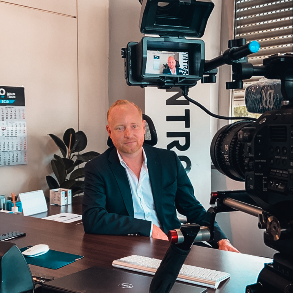 AgQuantron's tweet photo. Visit of the ARD television team at the Quantron AG in Augsburg. The broadcast of the entire report, including an interview with our Director Andreas Haller, can be seen on 15.07.2020 from 21:45 in the ARD.
#tv #technologie #pr #fuelcell #hydrogen #emobility #ebattery #H2O https://t.co/KSq414PDHu