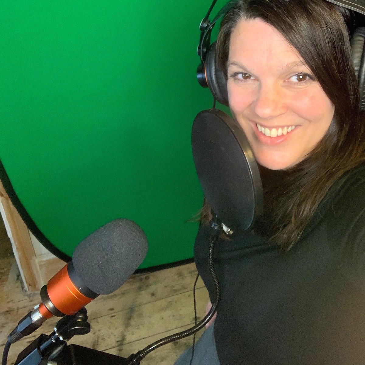 AmeliaBooStory's tweet photo. Our Tuesday afternoon music lesson is now called vocals with mummy. a private group for my children who I’m still home schooling. So far, we have learnt web building,  puppetry, film making, but not so good at maths #homeschoolinginlockdown #workingmums https://t.co/AXDzHDfdWK