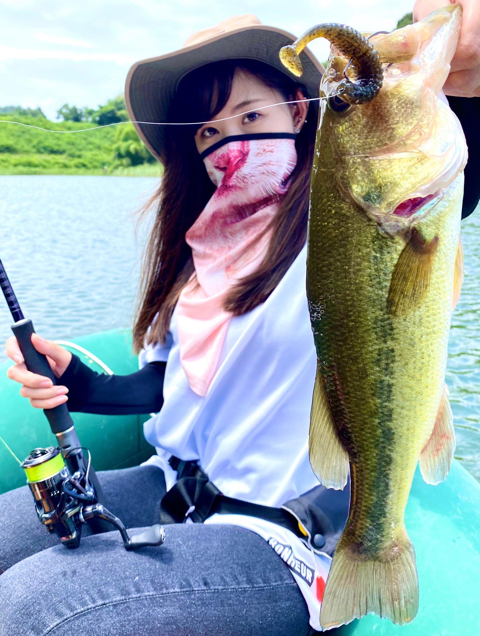 Chizuru ちづる 30後半 次は朝から行ってトップやりたいな 釣り バス釣り アウトドア ブラックバス オオクチバス 釣りアパレル アパレル Bonheur Tシャツ ドライtシャツ ハット 撥水ハット 帽子 Uvフェイスマスク フェイスマスク
