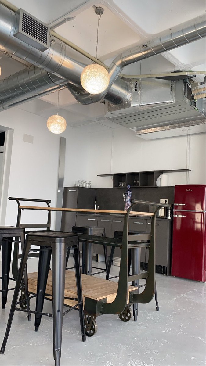 biworking's tweet photo. En #biworking  disfruta de los ratos de #descanso 🌿 ⌚️Pásate por la cocina para hacer un #break , comer algo, tomarte una caña... y charlar con otros coworkers 🍻🥗🍝🌯🗣 #coworkinglife #coworkingspace  #coworkingbilbao #break #biworking #Bilbao #cocina #cooking #cervecita https://t.co/3qkpgi5DUq