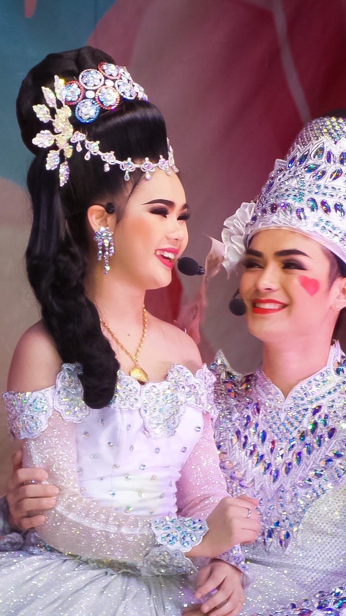RaneeAnopatcha's tweet photo. ที่ภาพมันไม่ชัด เพราะพี่โฟกัสที่รอยยิ้ม😘
สายตา รอยยิ้ม น่ารัก ละมุน สดใสไปหมดเลยจ้า🤍🥰

#_banksorn_
#_tanutcha_poy
#ศรรามน้ำเพชร
#ศรรามเอนกลาภ
#พระเอกผู้นำทีมงาน
#พระเอกม้าทองคำ🐎
#นางเอกตาสระอิ
#น้องปอยลูกท่าเรือ
#เพราะเขาและเธอคือเมนMainของพี่ https://t.co/Z5VRzJ6klv