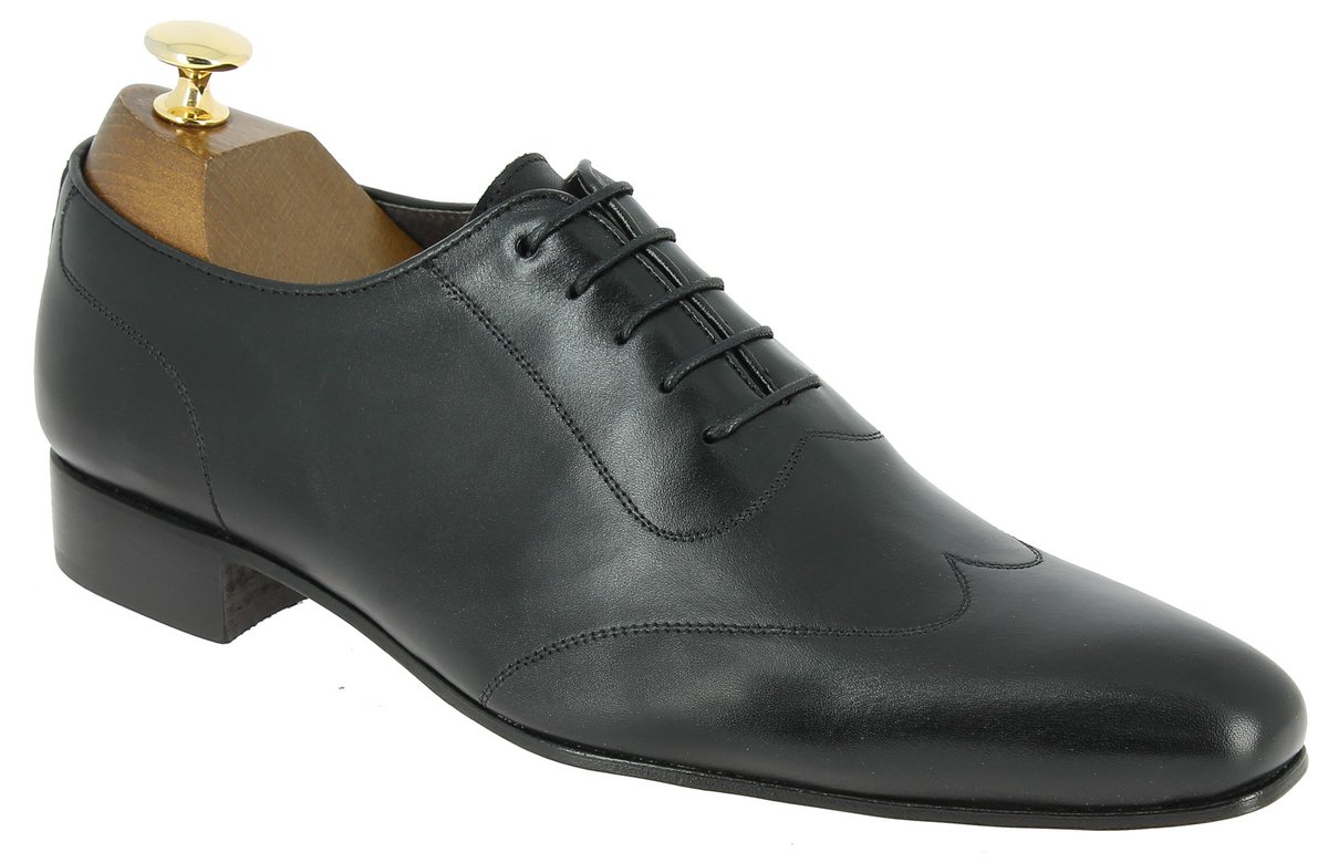 Center51_Paris's tweet photo. Center 51 vous présente le modèle Richelieu new Italianissimo arrow cuir noir à 89,00 € #center51 #chaussures #KFC #blackfashion #Evangelism https://t.co/qzXl8pQ0I0
