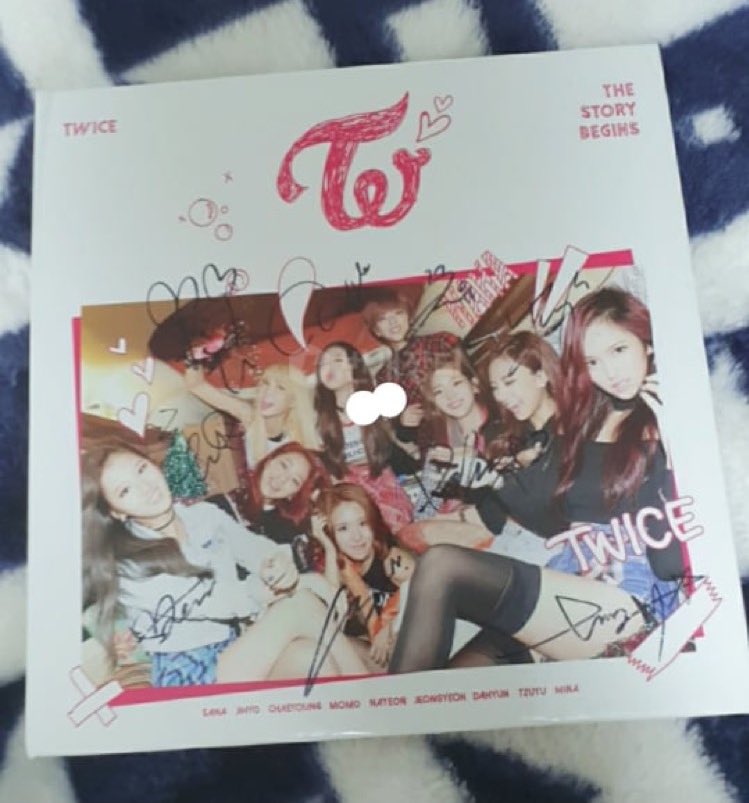 TWICE ALL MEMBERS SIGNED ALBUMS3,500 (tsb,page two,twicecoaster)3,300 (signal)dm to avail 