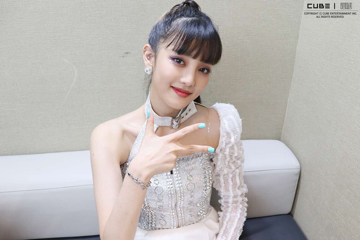 minniesvault's tweet photo. [Behind The Scenes] KCONTACT 2020
#MINNIE #민니 #มินนี่ https://t.co/EeKPElEA6c